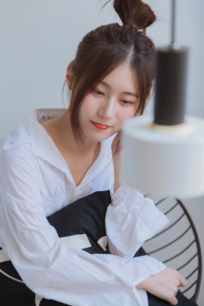 落叶他乡树，寒灯独夜人